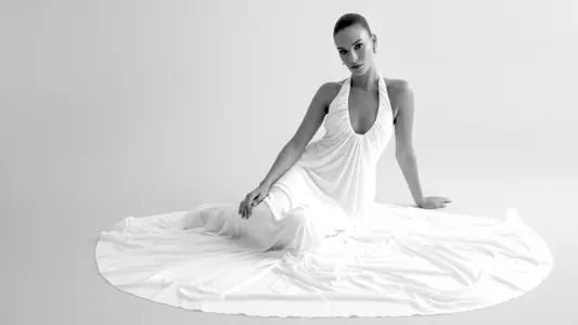 The Art of Understated Elegance: How to Style the 'Old Money' Maxi Dress